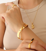 Load image into Gallery viewer, Wave intersect lrregular twisted open bangle