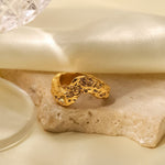 Load image into Gallery viewer, Hammered Surface Geometric V Shape Ring