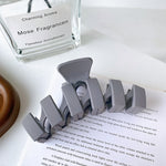 Load image into Gallery viewer, Solid colour wave jumbo hair clip