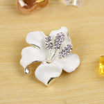 Load image into Gallery viewer, Crystal white flower brooch