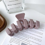 Load image into Gallery viewer, Solid colour wave jumbo hair clip