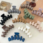 Load image into Gallery viewer, Solid colour wave jumbo hair clip