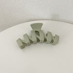 Load image into Gallery viewer, Solid colour wave jumbo hair clip