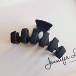 Load image into Gallery viewer, Solid colour wave jumbo hair clip