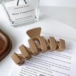 Load image into Gallery viewer, Solid colour wave jumbo hair clip