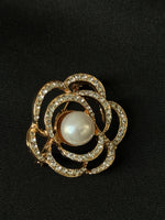 Load image into Gallery viewer, Pearl Flower Rhinestone Broach