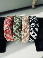 Load image into Gallery viewer, Cross knot headband