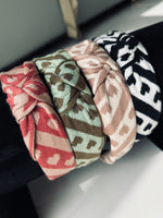 Load image into Gallery viewer, Cross knot headband