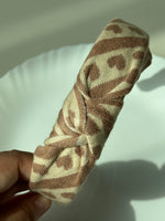 Load image into Gallery viewer, Cross knot headband