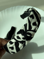 Load image into Gallery viewer, Cross knot headband