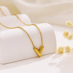 Load image into Gallery viewer, V Shaped Pendant Choker Necklace