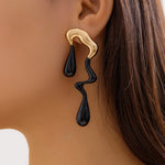 Load image into Gallery viewer, Irregular hollow water droplet earring(black)