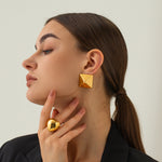 Load image into Gallery viewer, Big square stud gold earring