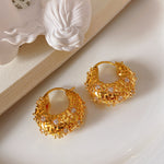 Load image into Gallery viewer, Huggie earring