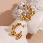 Load image into Gallery viewer, Dainty water drop stud earring