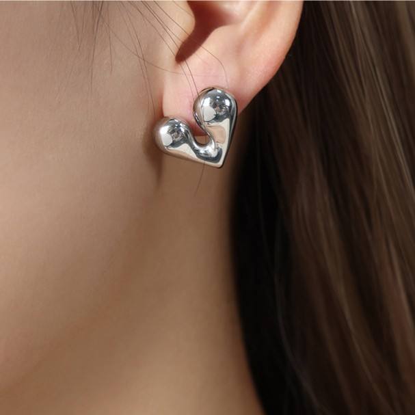 Irregular heart shape earring