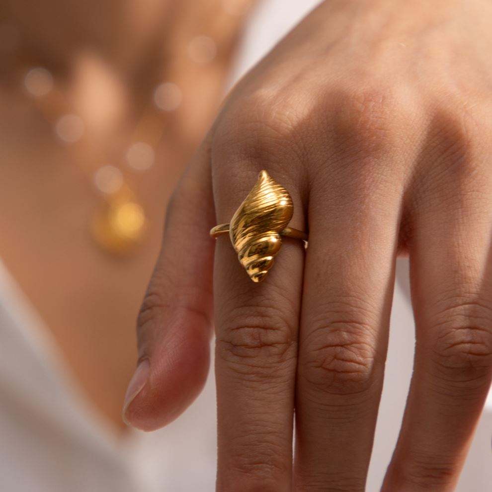 Couch Shell Ring
