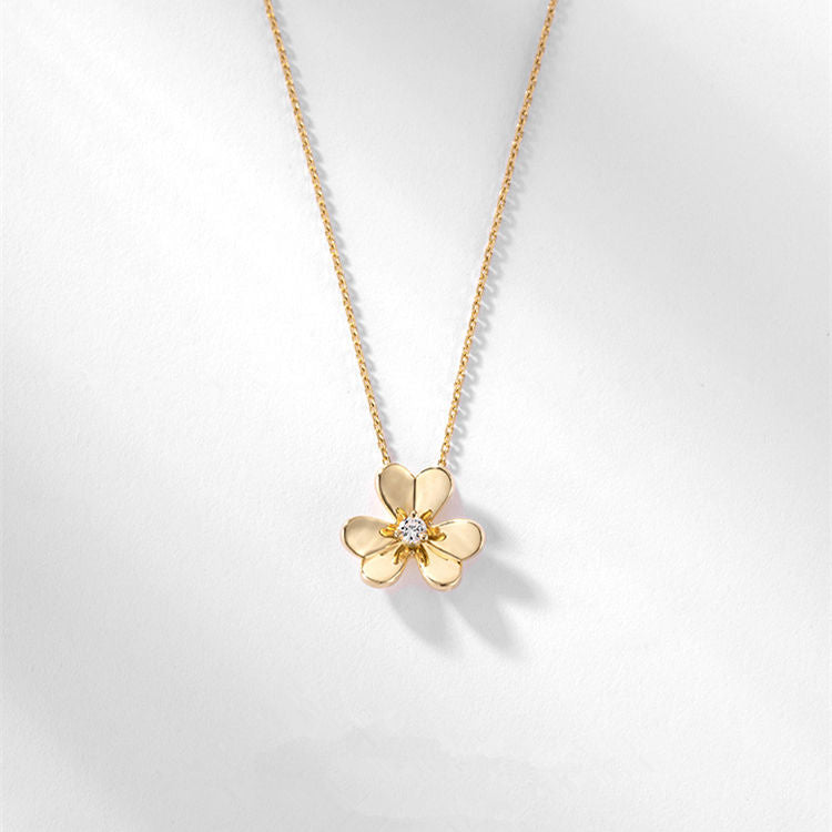 Diamond clover pendent