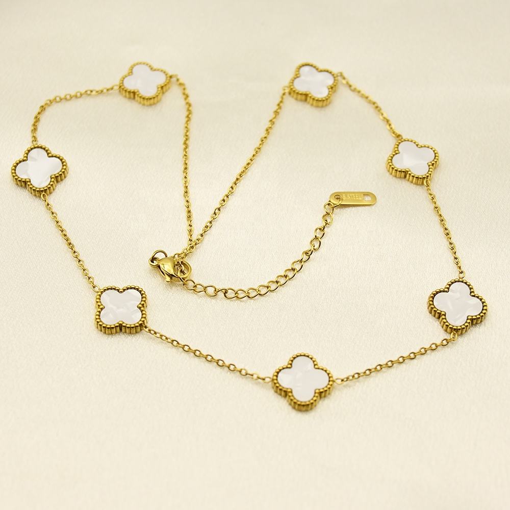 Four leaf clover pendant