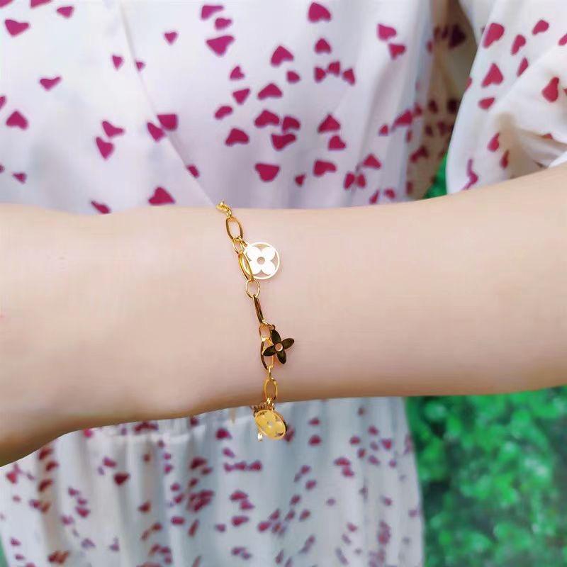 Gold Cutout Clover Fringe Bracelet