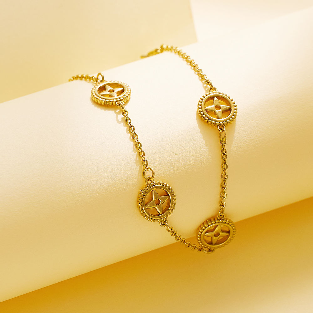 Four clover charm bracelet
