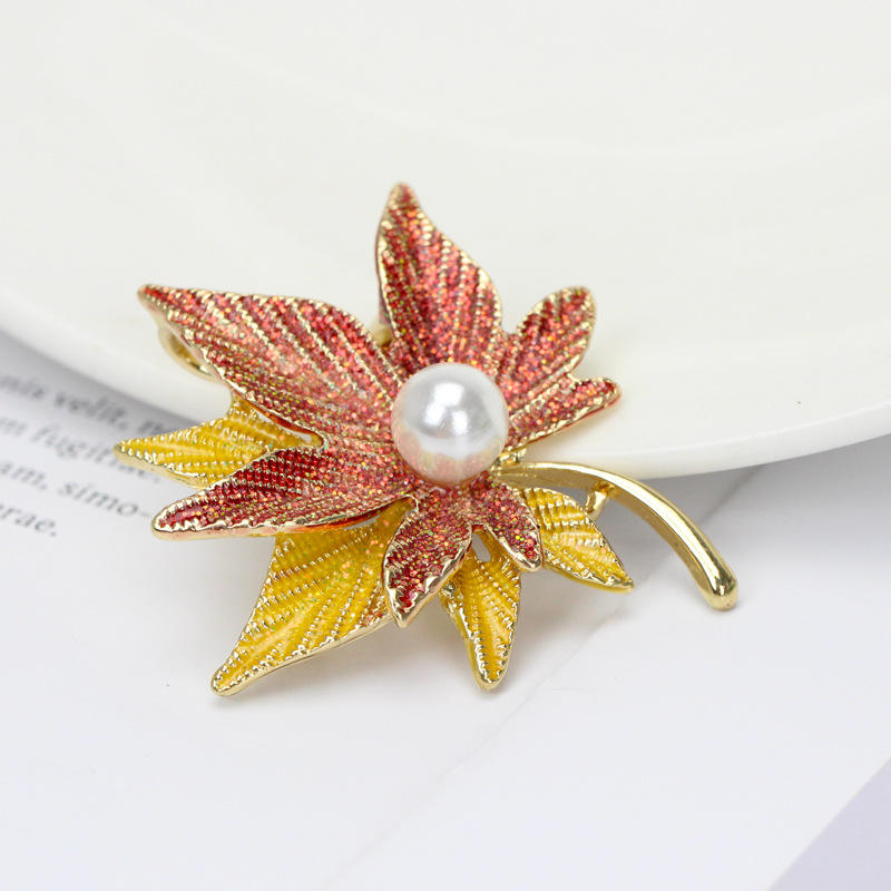 Leaf brooch