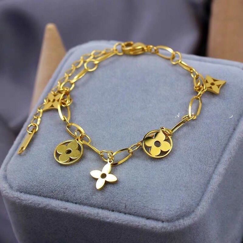 Gold Cutout Clover Fringe Bracelet