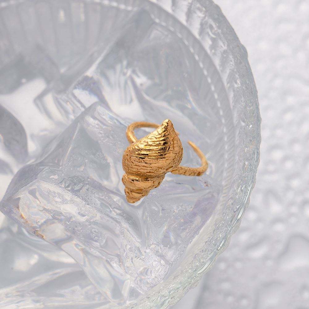Couch Shell Ring