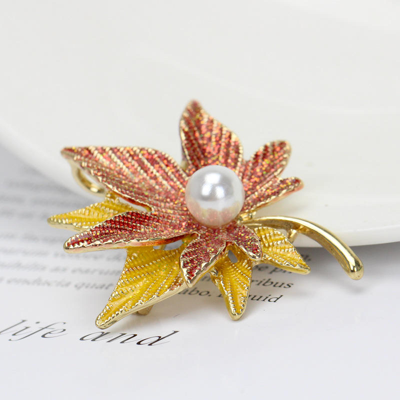 Leaf brooch