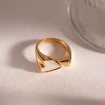 Load image into Gallery viewer, Shell Heart Ring
