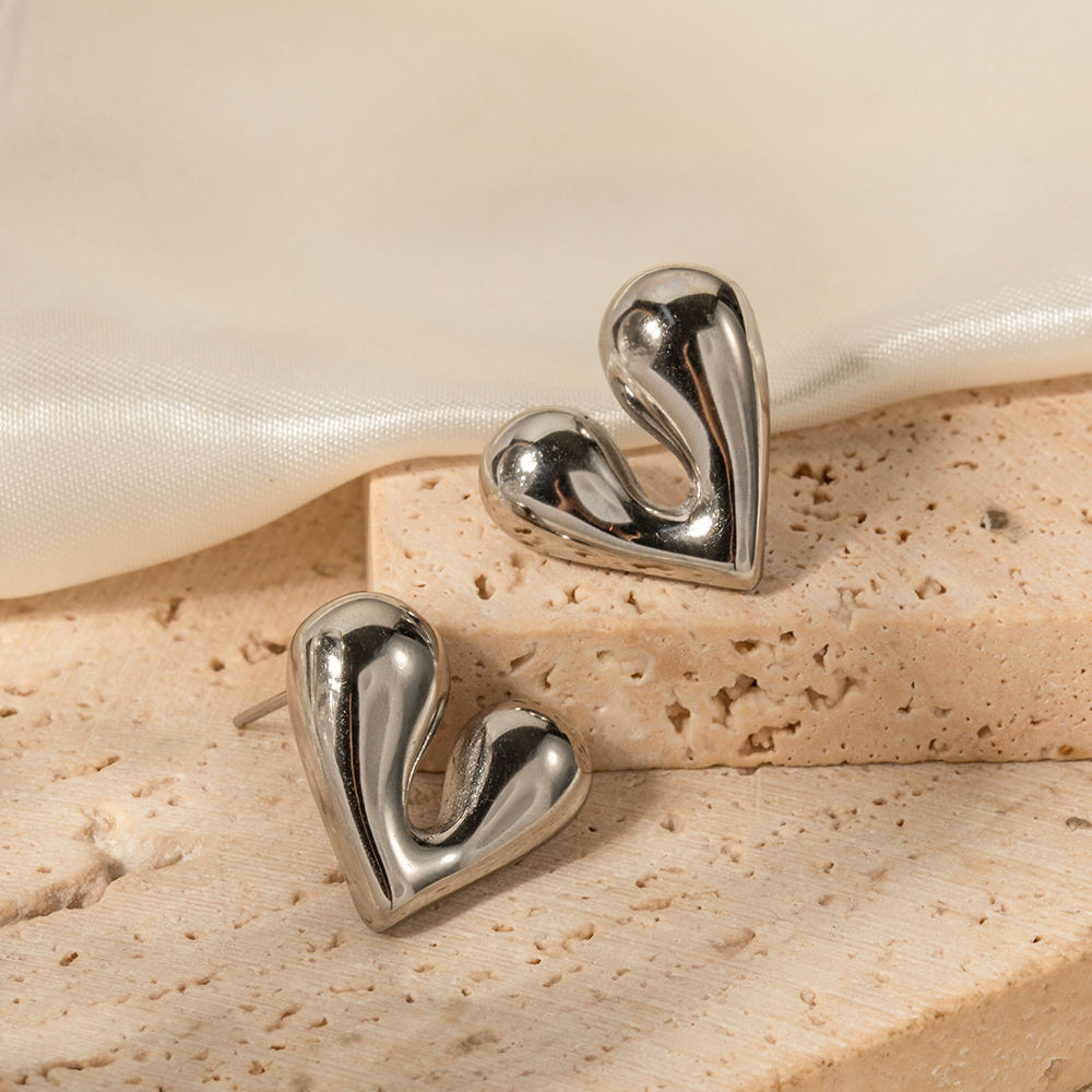 Irregular heart shape earring