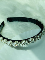 Load image into Gallery viewer, Diamond Leafage Shape Headband
