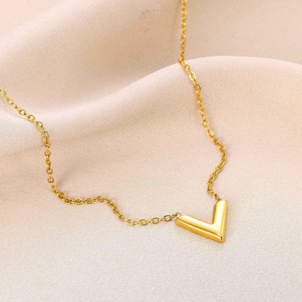 V Shaped Pendant Choker Necklace