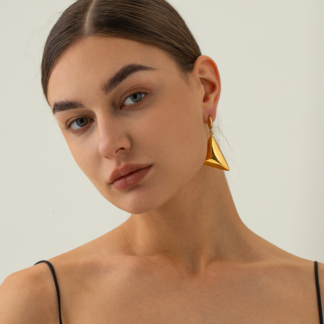 Big hoop triangle earring