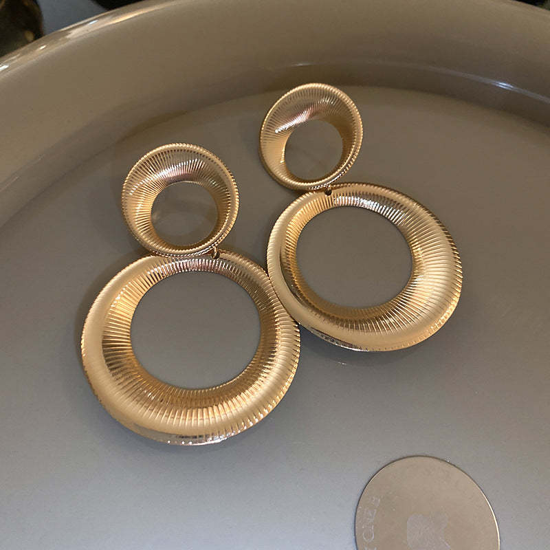 Gold water drop stud earring