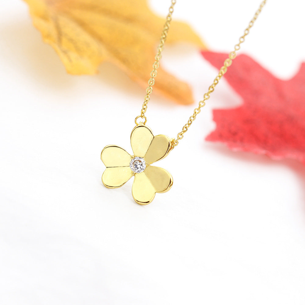 Diamond clover pendent
