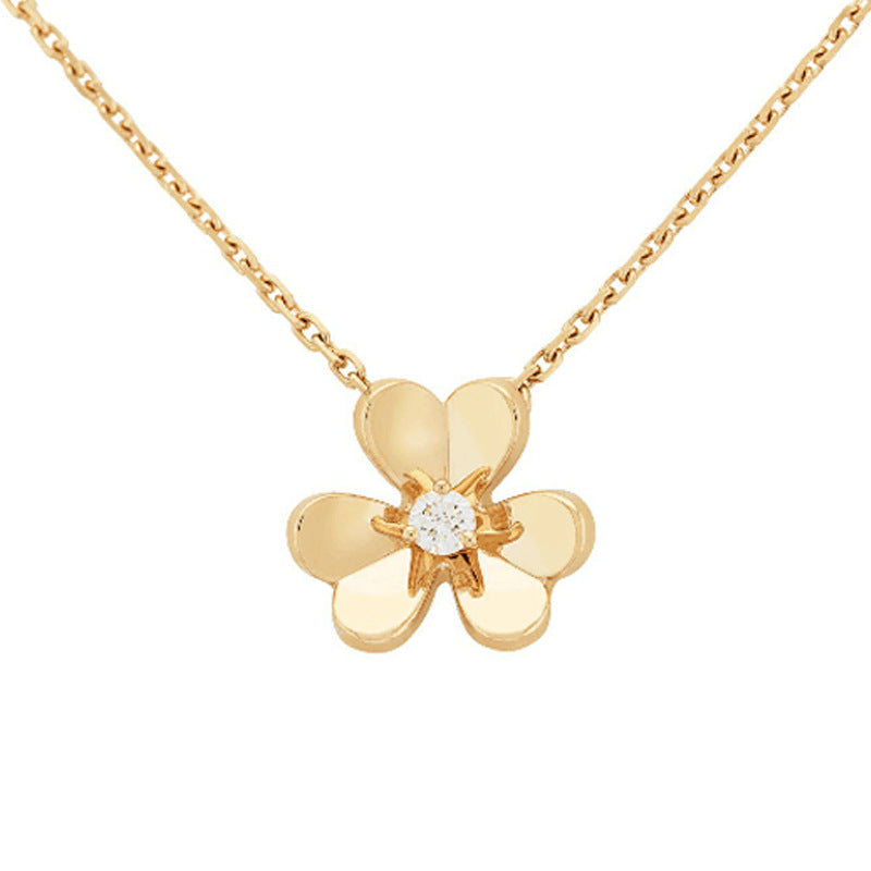 Diamond clover pendent