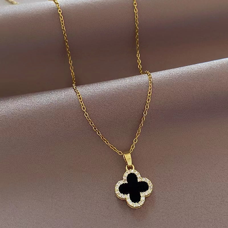 Single clover pendent