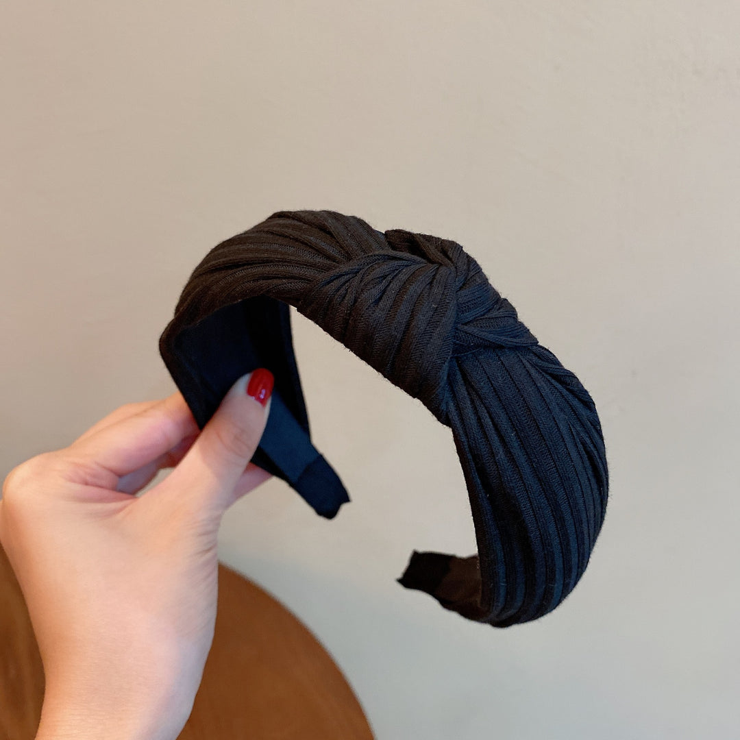 Wrinkled knotted headband