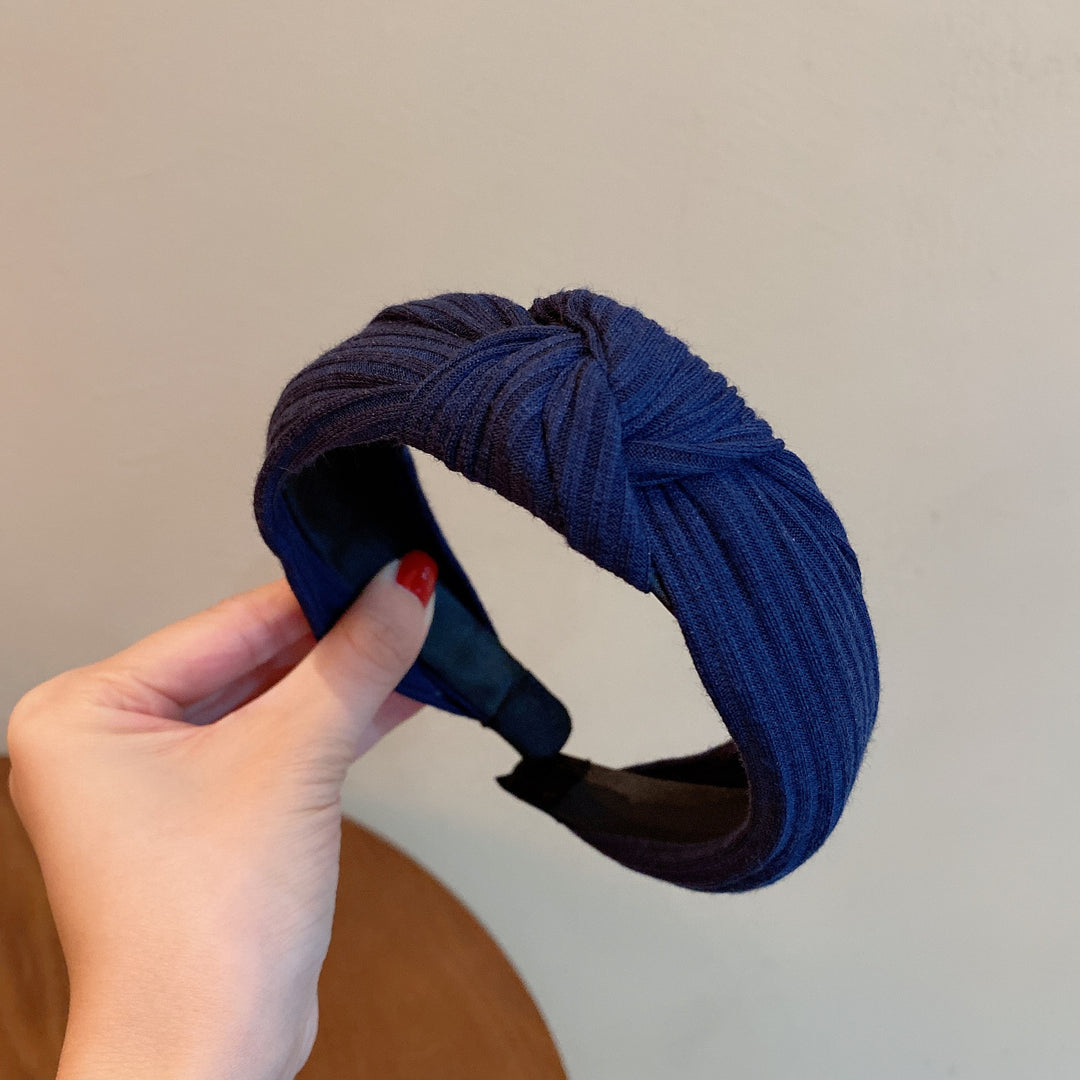 Wrinkled knotted headband