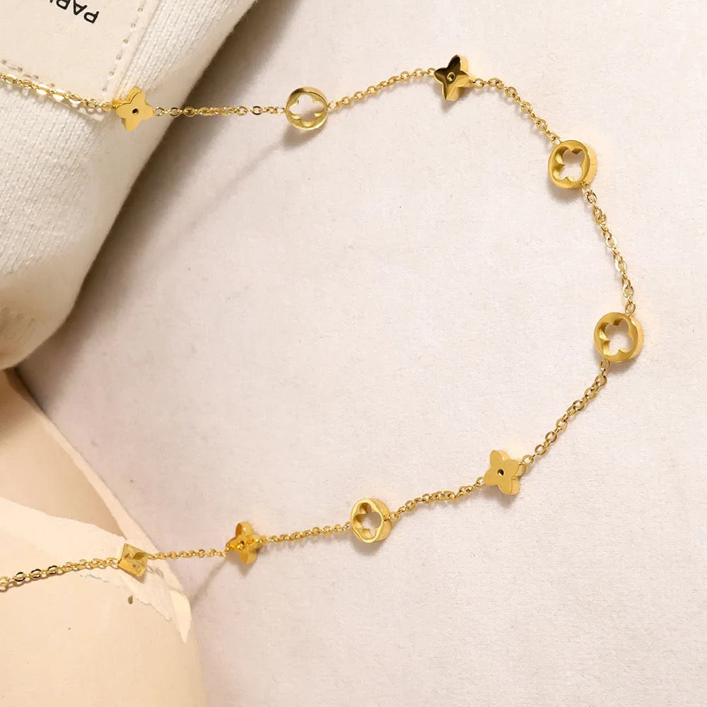 Four leaf clover chain